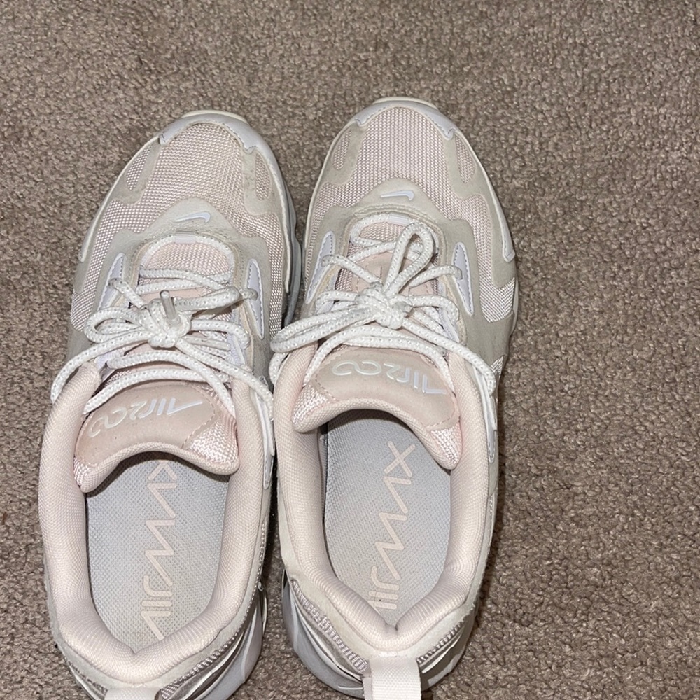 Light pink Nike air max 200
